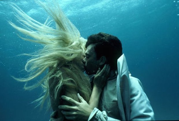 123_splash_underwater_kiss